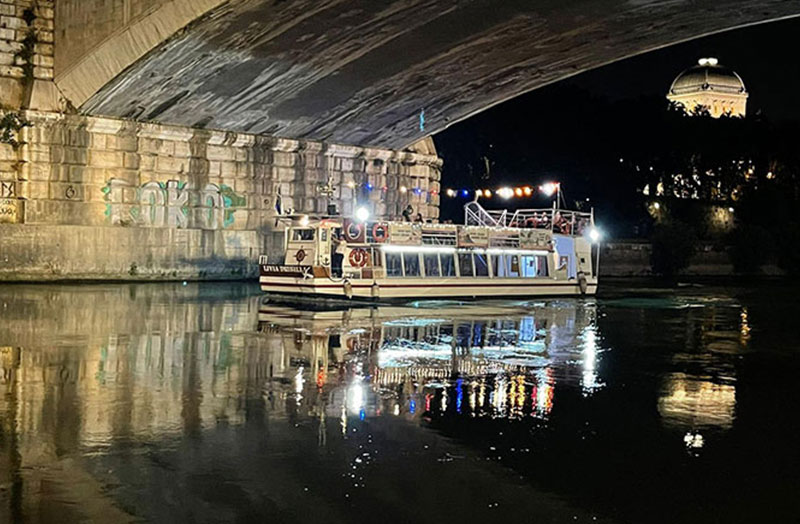 Battello sul Tevere